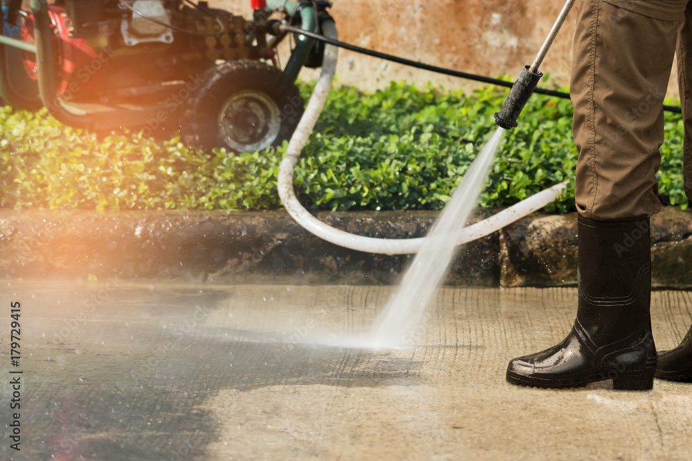 The Top Benefits of Hiring a Professional Pressure Washing Service